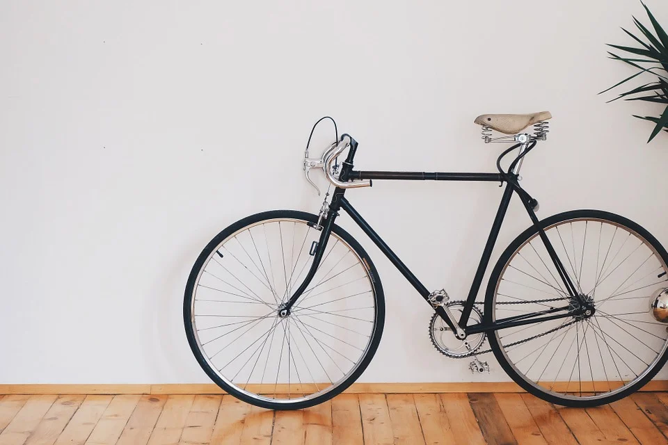vélo dans un appartement 